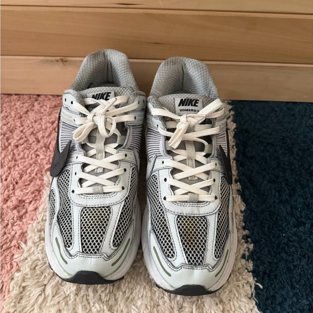 Nike Vomero 5